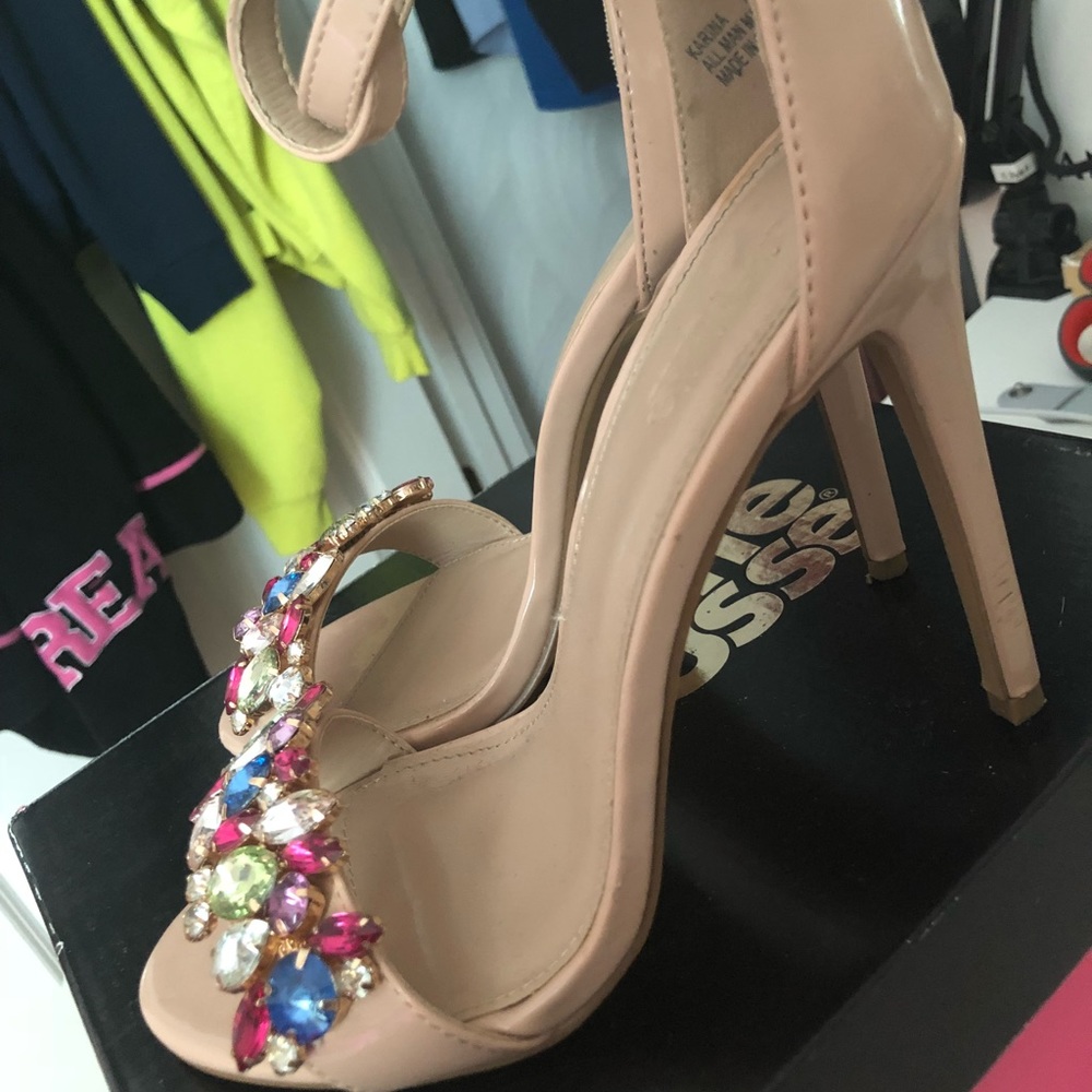 Nude Heels with a Touch of Color 🌸